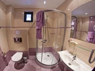 Отель Enira Spa Hotel Велинград Двухместный номер с 1 кроватью или 2 отдельными кроватями и балконом-3