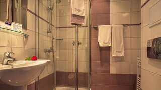 Отель Enira Spa Hotel Велинград Двухместный номер с 1 кроватью или 2 отдельными кроватями и балконом-11